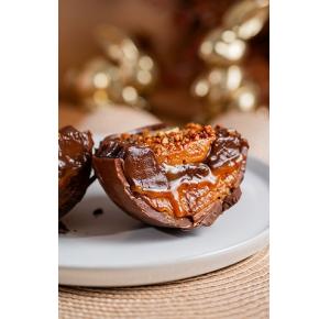 Ovo de colher Caramelo salgado com castanha caramelizada e chocolate meio amargo